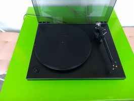 Plattenspieler REGA