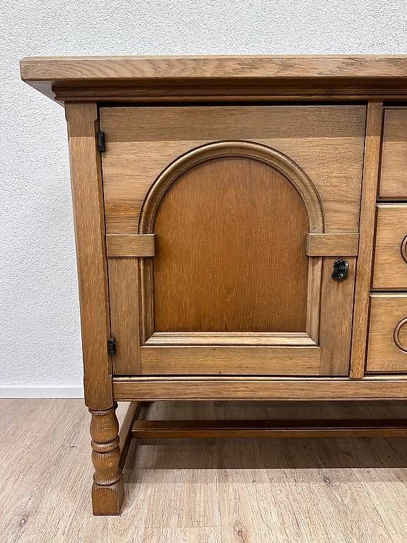 Kommoden: Vintage Tudor Sideboard aus Eichenholz – Gebraucht aus Obernau von Arche_Noah_Brocki 8