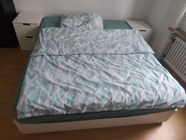 Bett 1,60m mit 2 Nachttischen