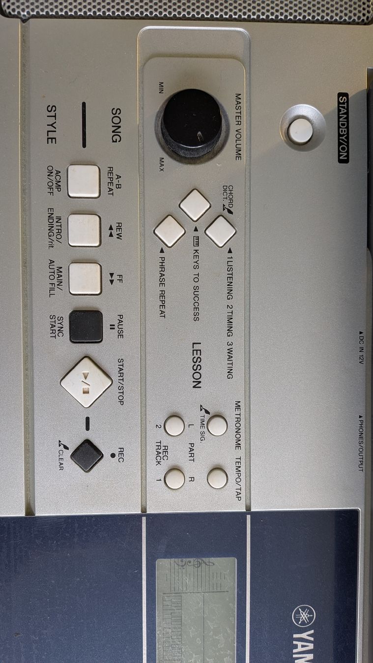 Yamaha Strumenti musicali: Yamaha PSR-E323 YTP-320 – Usato da Brittnau venduto da luc_b7f5 2