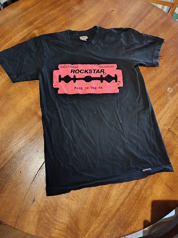 T-shirt: T-shirt Rockstar Games – Usato da yvonand venduto da JeremyC25