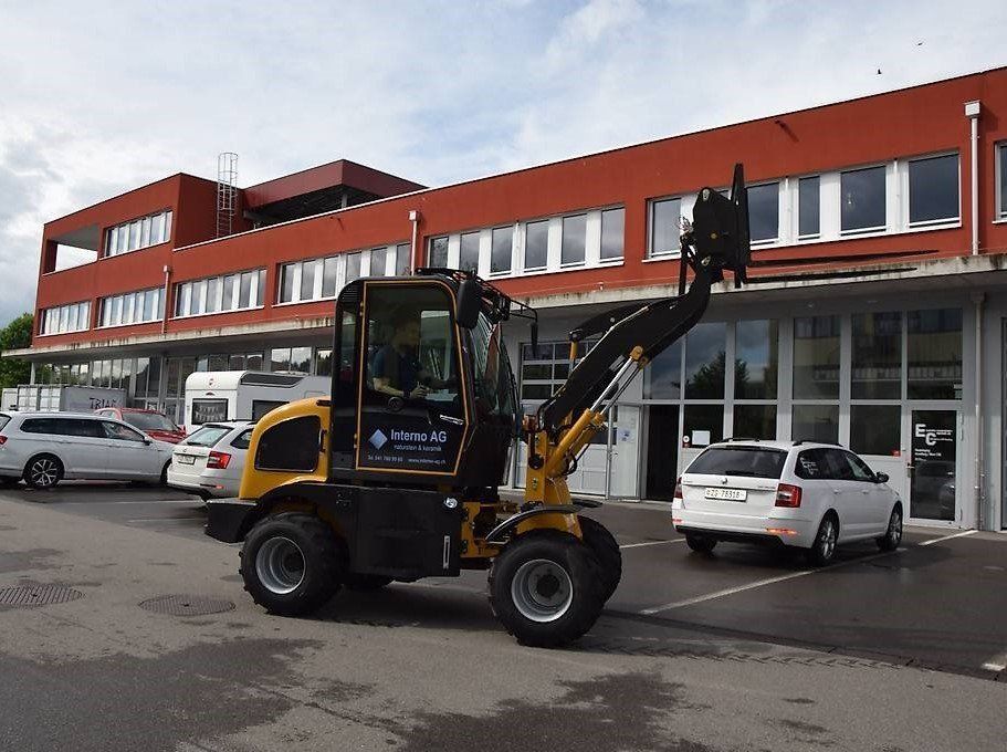 Veicoli commerciali: Pneulader / Radlader Neu – Nuovo (secondo la descrizione) da Hünenberg venduto da InternoAG