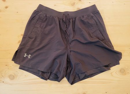 Under Armour Laufshorts  Grösse L guter Zustand
