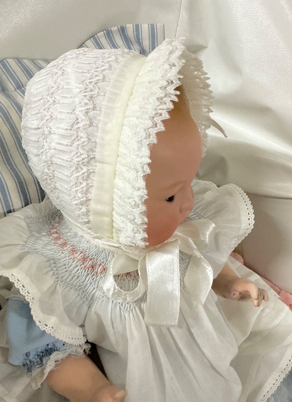 Bambole: ANTIKES HERZIGES BABYHÄUBCHEN – Usato da Zell LU venduto da Silvermemory 5
