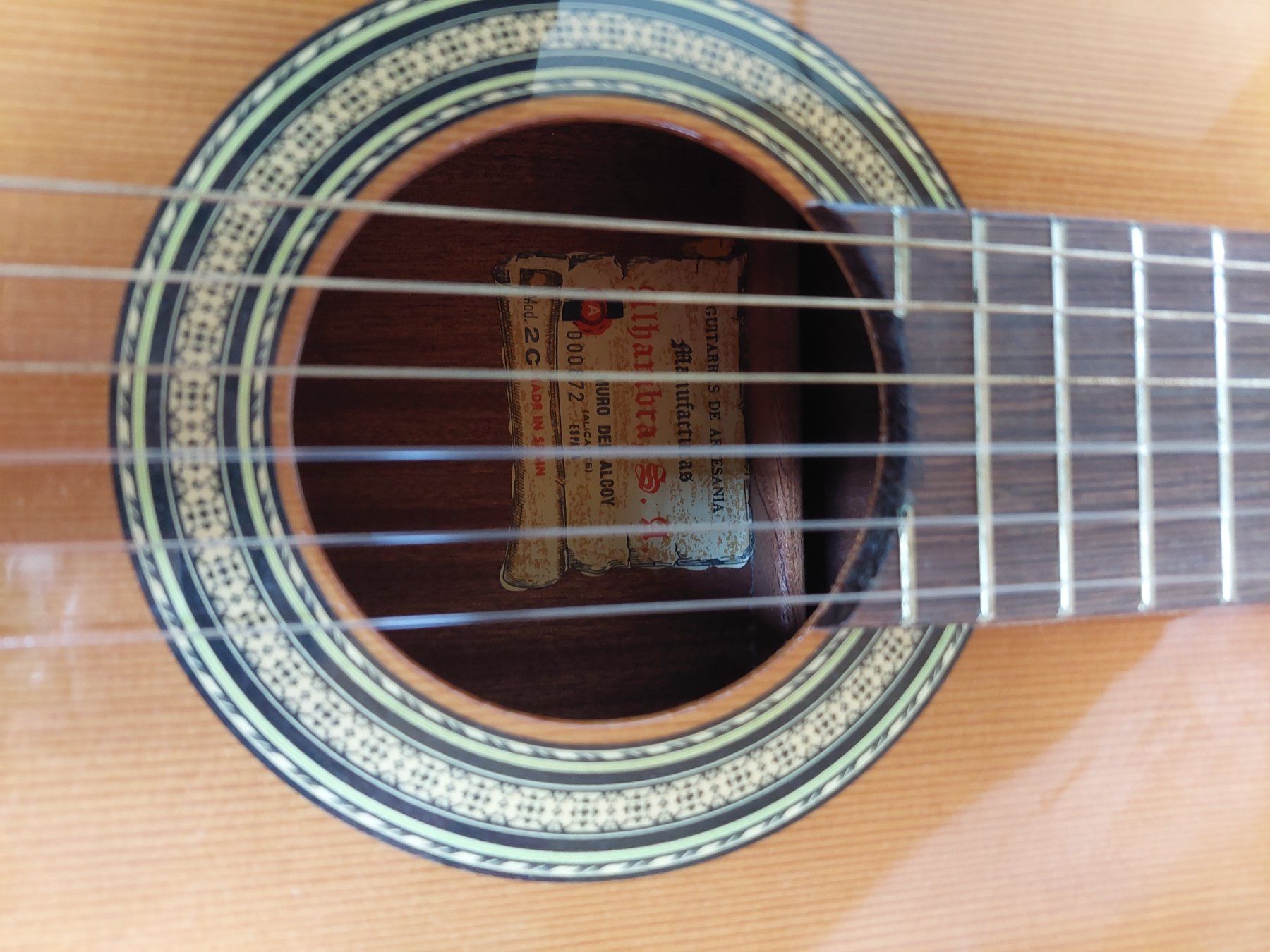 Alhambra Musikinstrumente: Alhambra Gitarre – Gebraucht aus Kyburg-Buchegg von herewegomagic 1