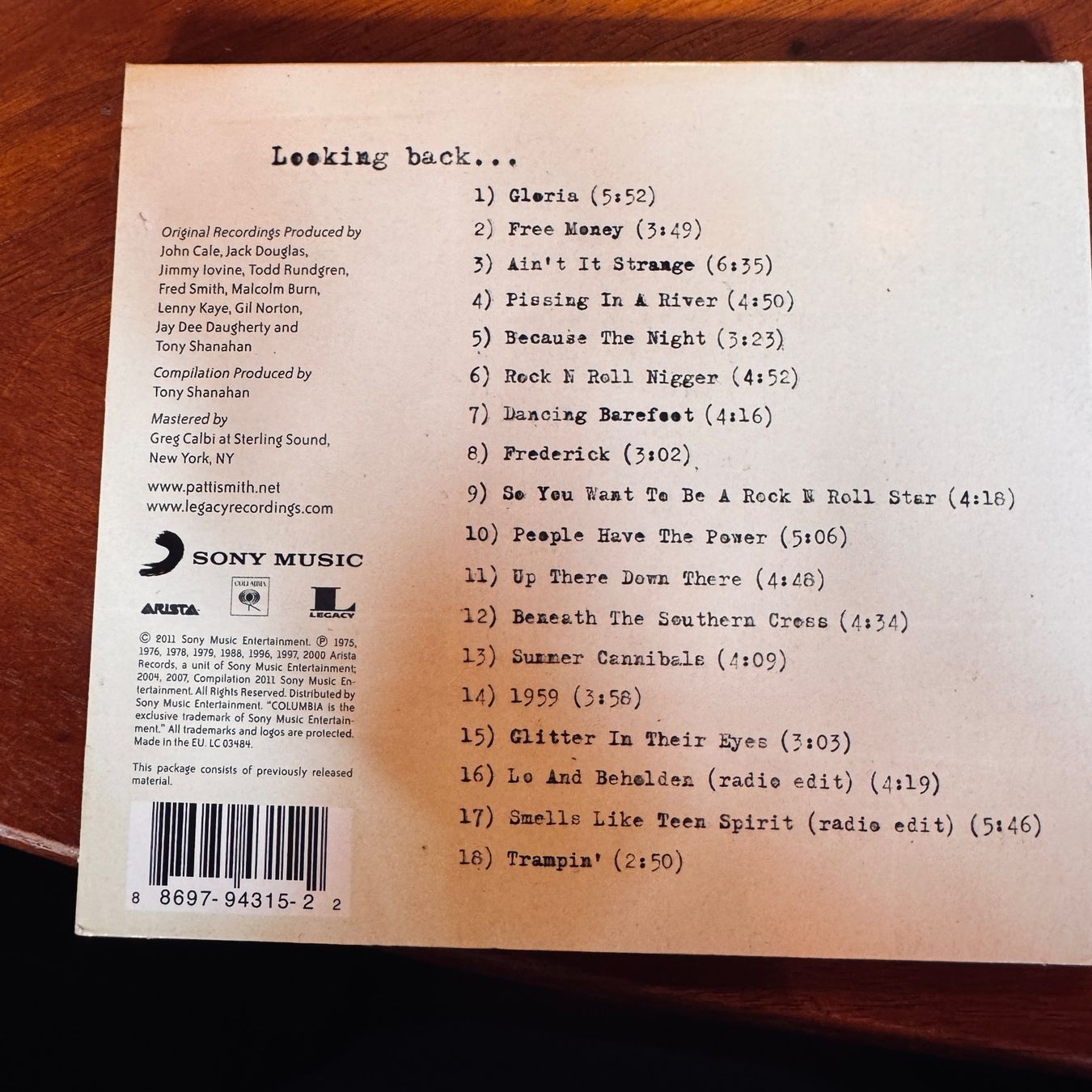 CD: Patti Smith Outside Society CD neuwertig – Usato da Merligen venduto da barratt 1
