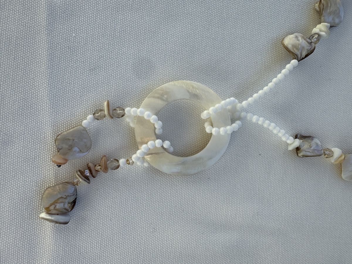 Ketten: Kette Muscheln weiss – Gebraucht aus Waltenschwil von aussieb. 1