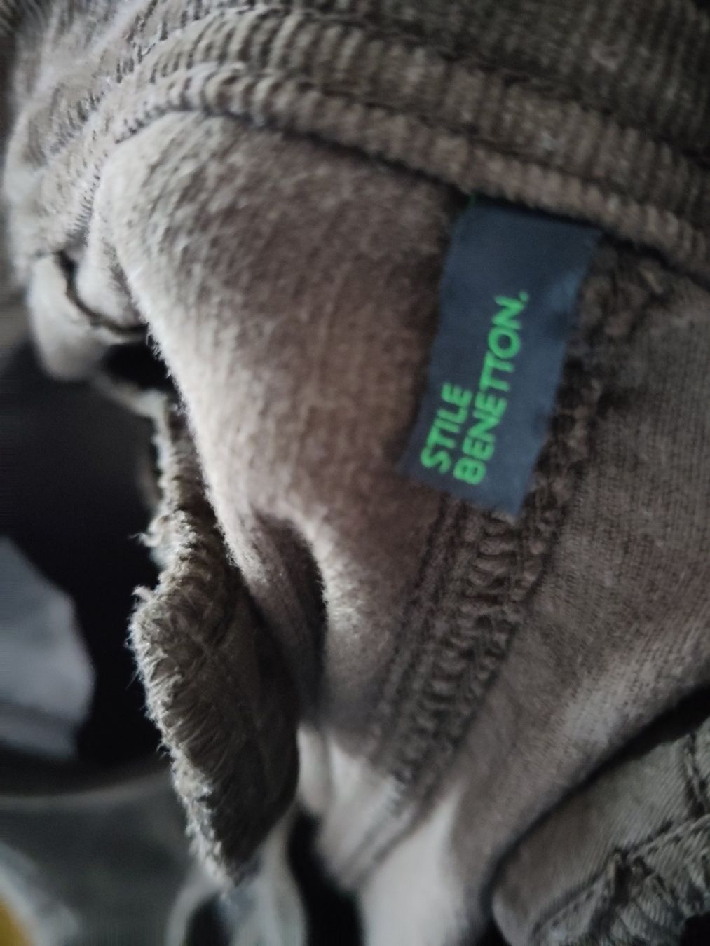 Benetton Pantaloni: Benetton Hose Grosse S – Usato da Zürich venduto da Saf12 1