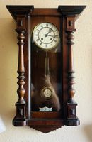 Wanduhr massiv