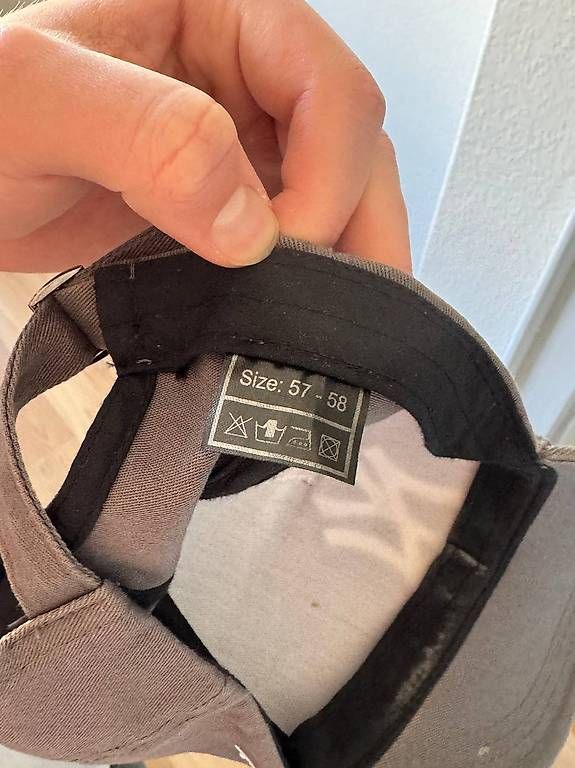 Autres vêtements & accessoires: NY BASEBALL CAP GRAU – D'occasion à Obernau par pet_rtf8 1