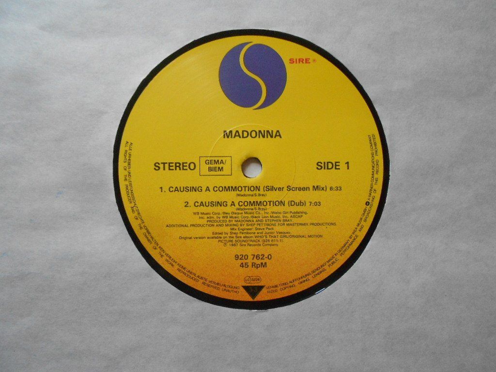 Vinyles: MADONNA  -  CAUSING COMMATION  ( MAXI 45 T. ) – D'occasion à Bex par Giorgiob 2