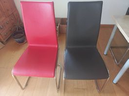 6 Freischwinger Stühle  2x Schwarz, 2x Braun, 2x Rot
