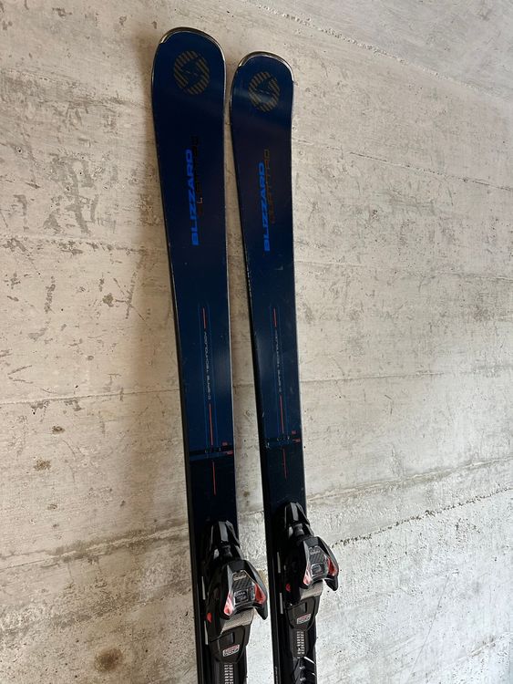 Skis Blizzard Quattro RS D'occasion - Bon état Pour Skieur Intermédiaire/confirmé