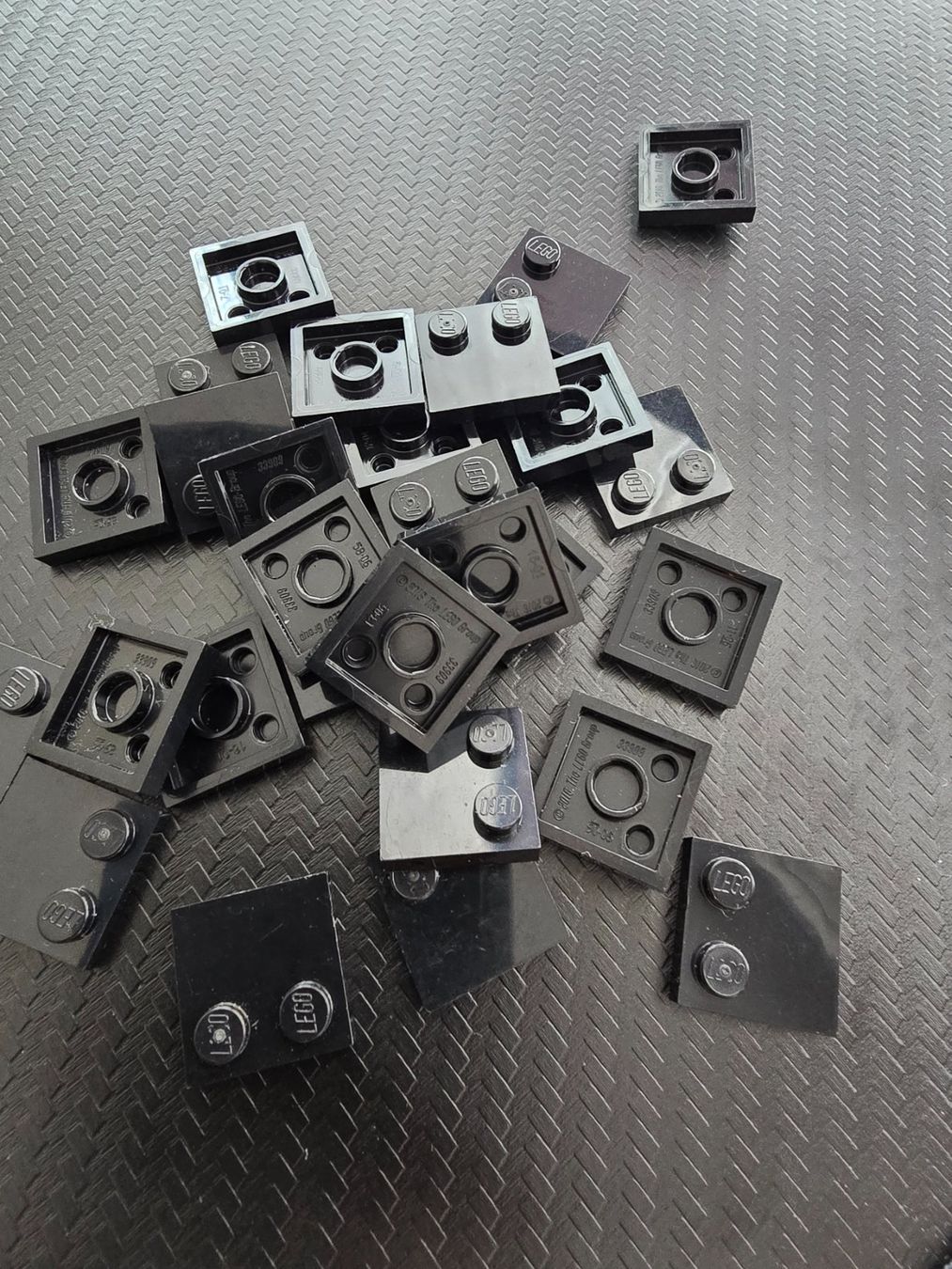 Lego Kit di costruzioni: Lego 28x Platte 2x2 (33909)schwarz – Usato da Basel venduto da Swi-7621