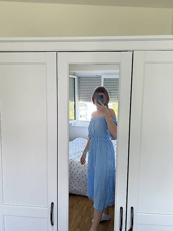 Kleider: HELLBLAUES OFF-SHOULDER-KLEID – Gebraucht aus Zürich von cla_l2t2