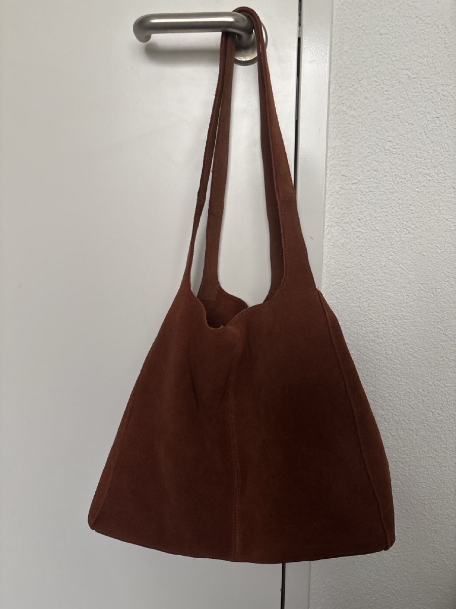 Mango Taschen für Damen: Wildleder Handtasche Mango – Gebraucht aus Sarnen von leonie.vera