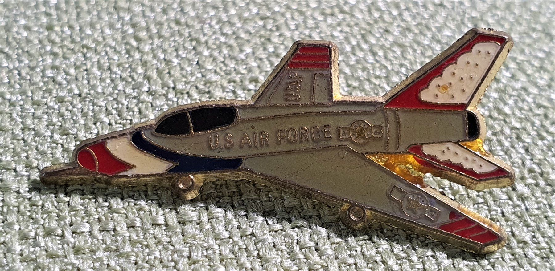 Plaketten & Abzeichen: M964 - Pin US Air Force Flugzeug Jet – Gebraucht aus Reinach BL von Boston-Verkauf