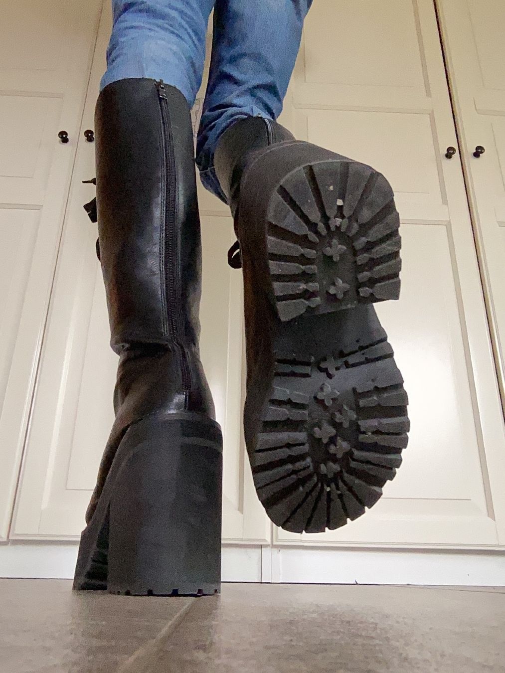 Killstar Damenschuhe: Killstar Gothic Plateau Stiefel – Gebraucht aus Tägerwilen von  3