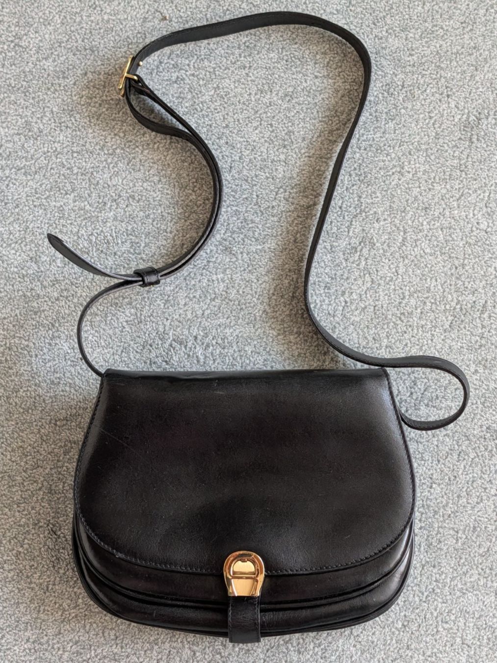 Aigner Borse da donna: Elegante schwarze Ledertasche AIGNER – Usato da Herisau venduto da apo_bxx7