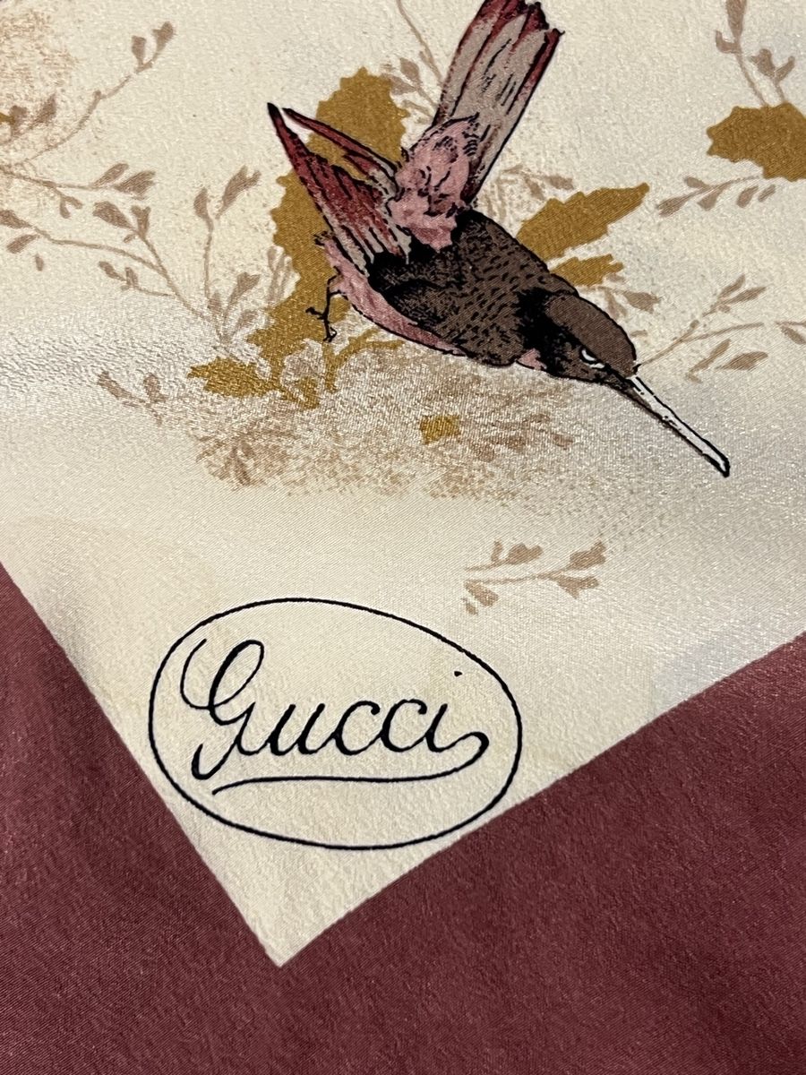 Gucci Foulards, Tücher & Schals: Foulard en soie Gucci  – Gebraucht aus St-Pierre-Clages von ste_xk6p 4