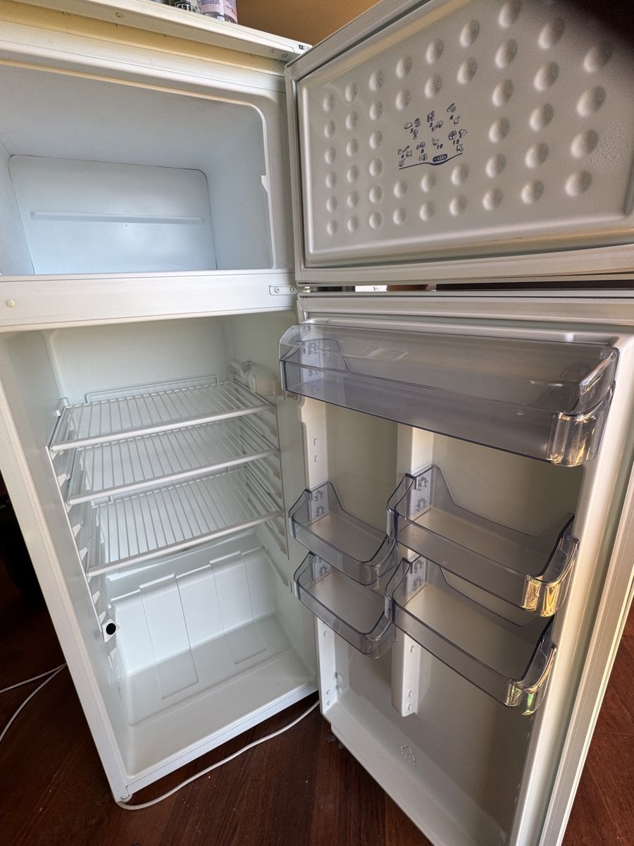 Kühlschrank: Réfrigérateur Pro Line – Gebraucht aus Clarens von lollipop74 4