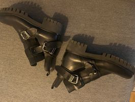 Schwarze Schnallenstiefel, Plateau-Sohle Gr. 39, top Zust...