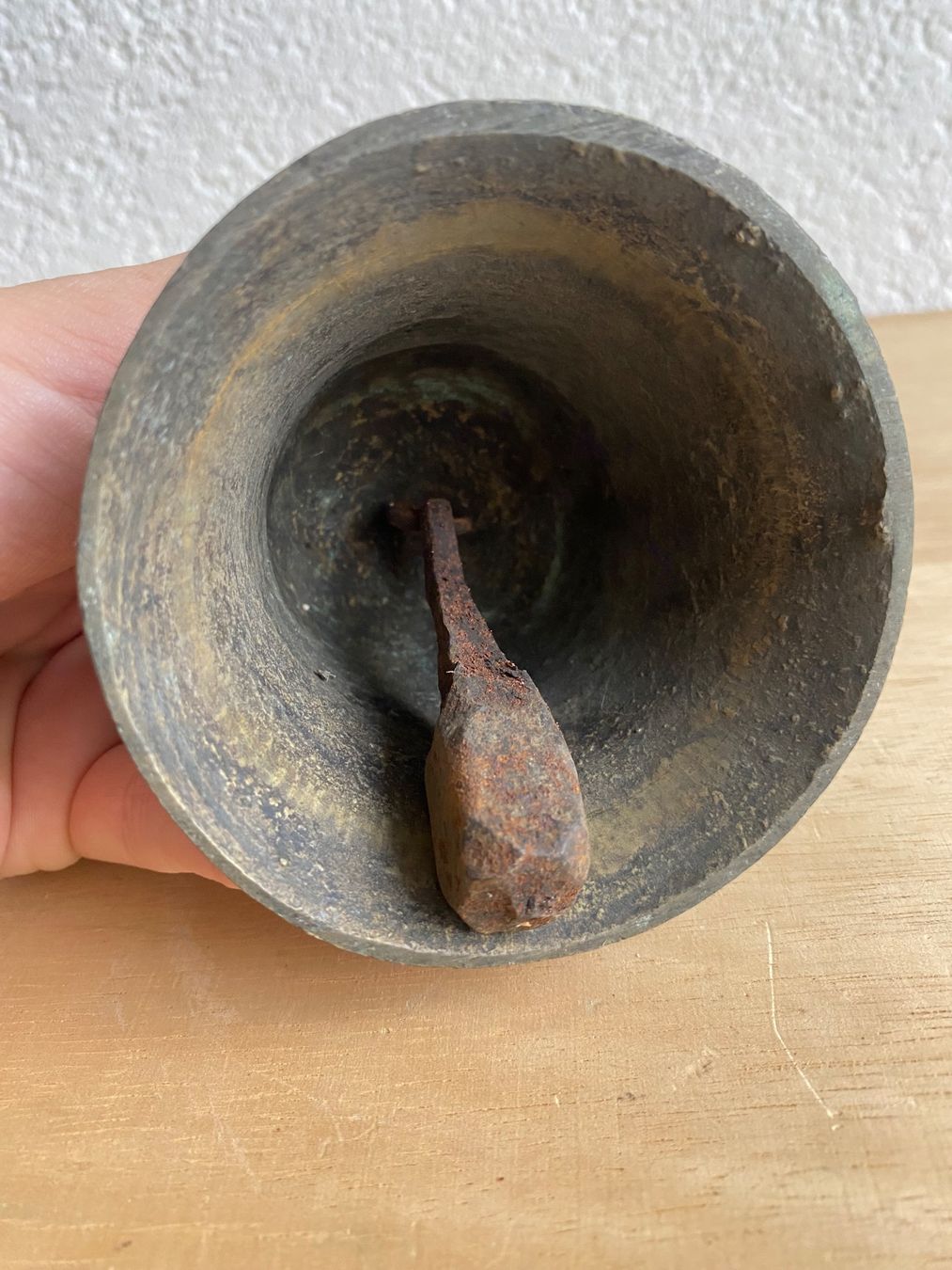 Cloches & sonnailles: Antike Glocke mit Aufhängevorrichtung – D'occasion à Burgdorf par gre_2ftz 2