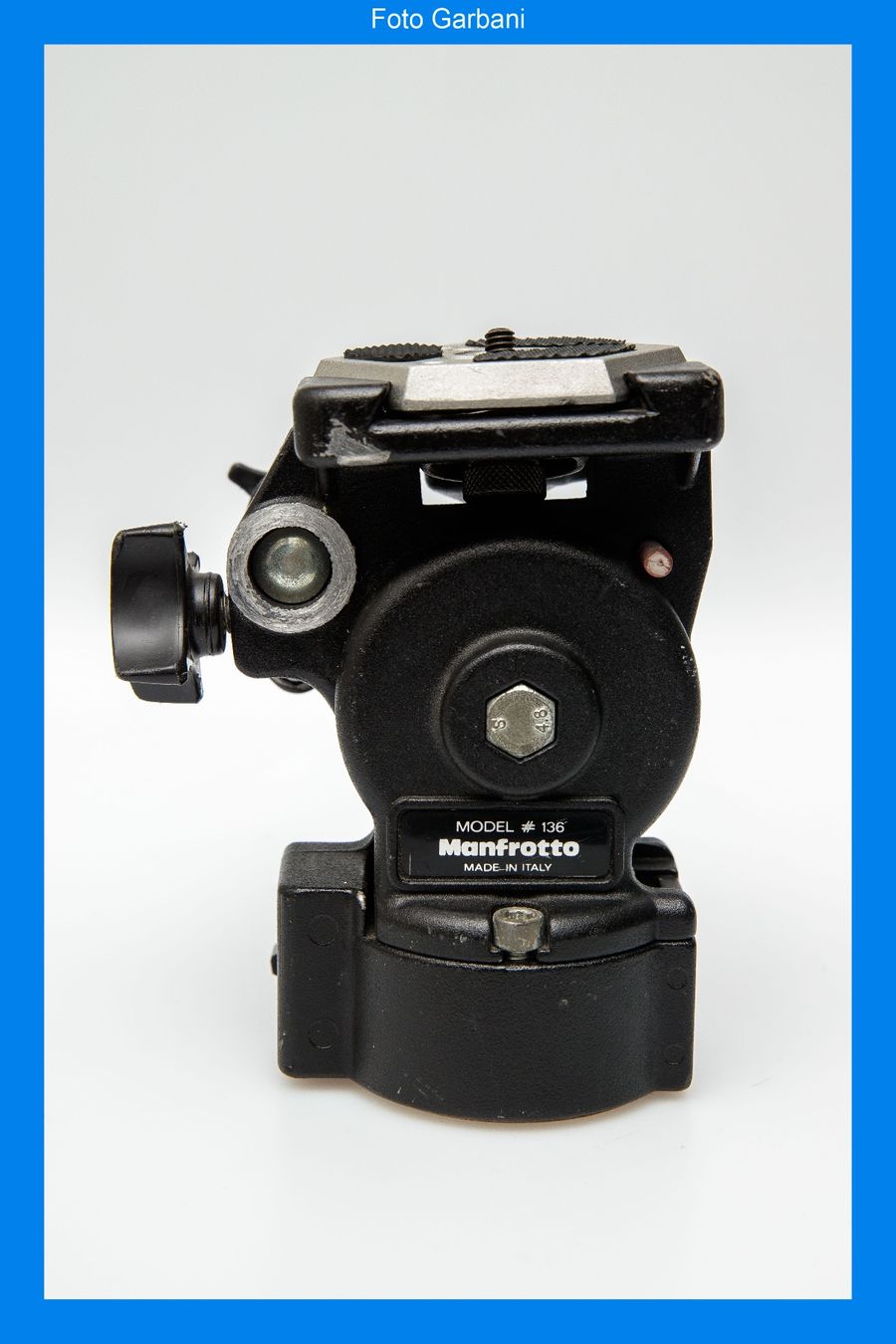 Staffeleien: Manfrotto testa #136 per cavalletto – Gebraucht aus Muralto von FotoGarbani