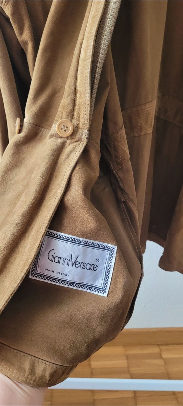 Versace Giacche: Vintage Gianni Versace Wildleder Jacke – Usato da Emmenbrücke venduto da gatasalvache 1