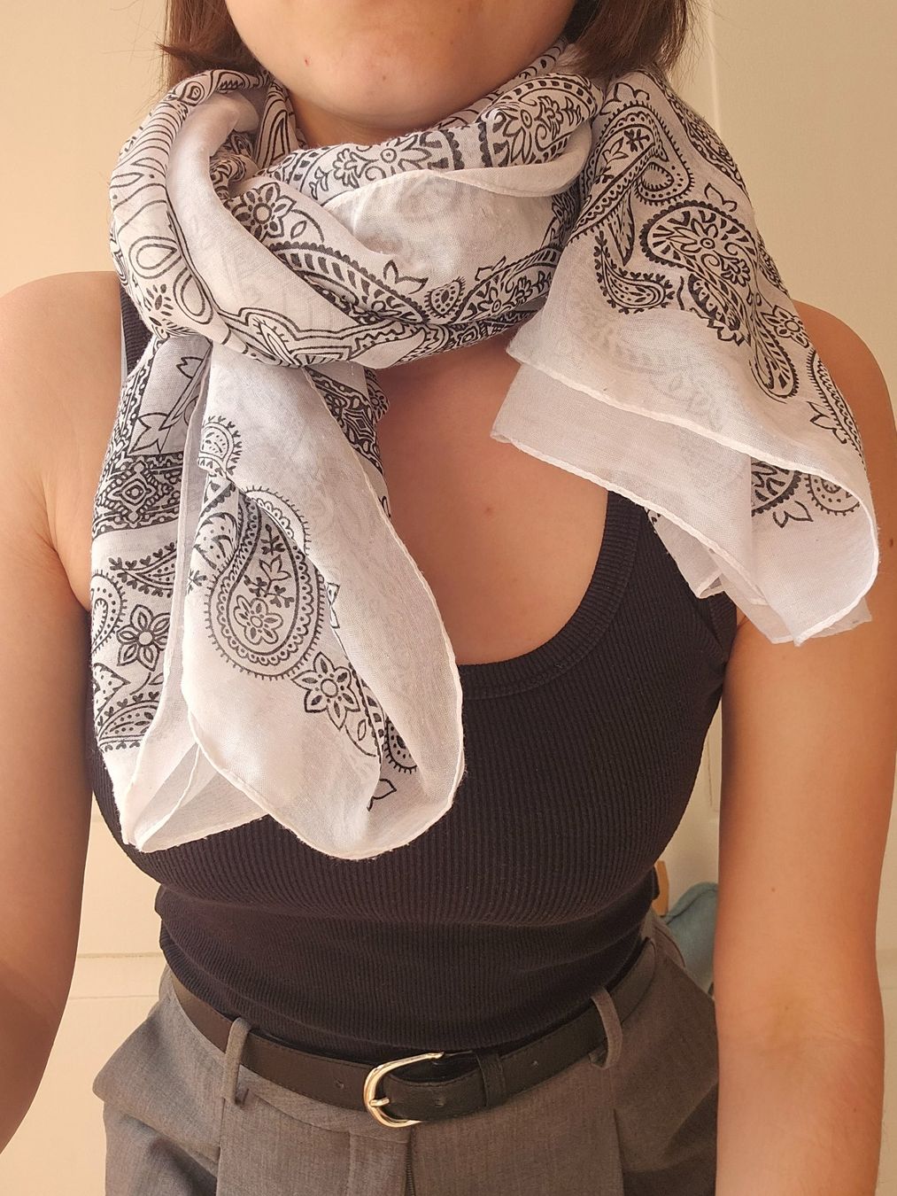 Foulard & Sciarpe: Leichter Schal, weiss mit schwarzem Muster – Usato da Zürich venduto da anna_r26m