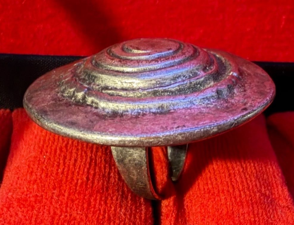 Anelli: silbriger Ring mit gehämmerter Oberfläche – Usato da Hätzingen venduto da pflanzan222 2