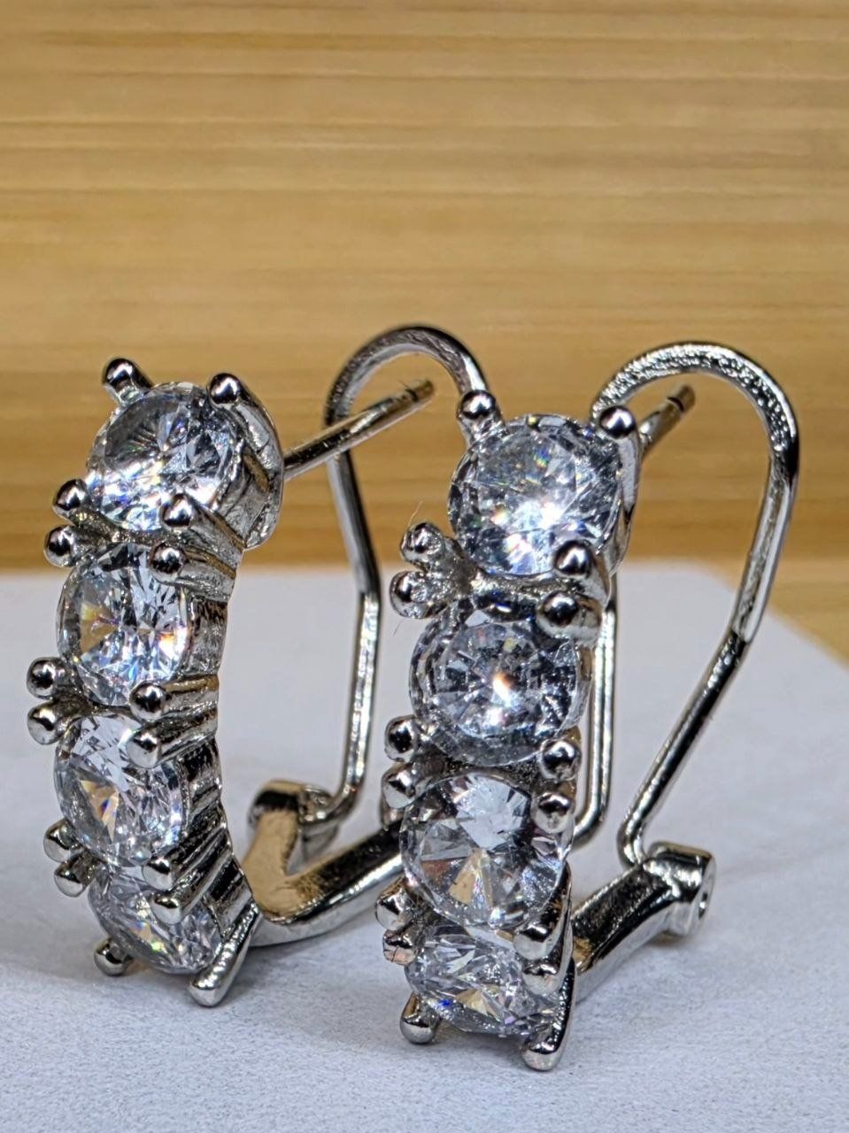 Orecchini pendenti & Orecchini a lobo: Boucles d'oreille argent avec zircons – Nuovo e nell'imballaggio originale da Reconvilier venduto da MARCLAT