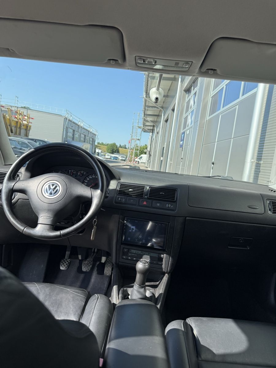 VW Autos: Golf 4 2.3 V5 – D'occasion à kreuzlingen par ila_7j5g 7