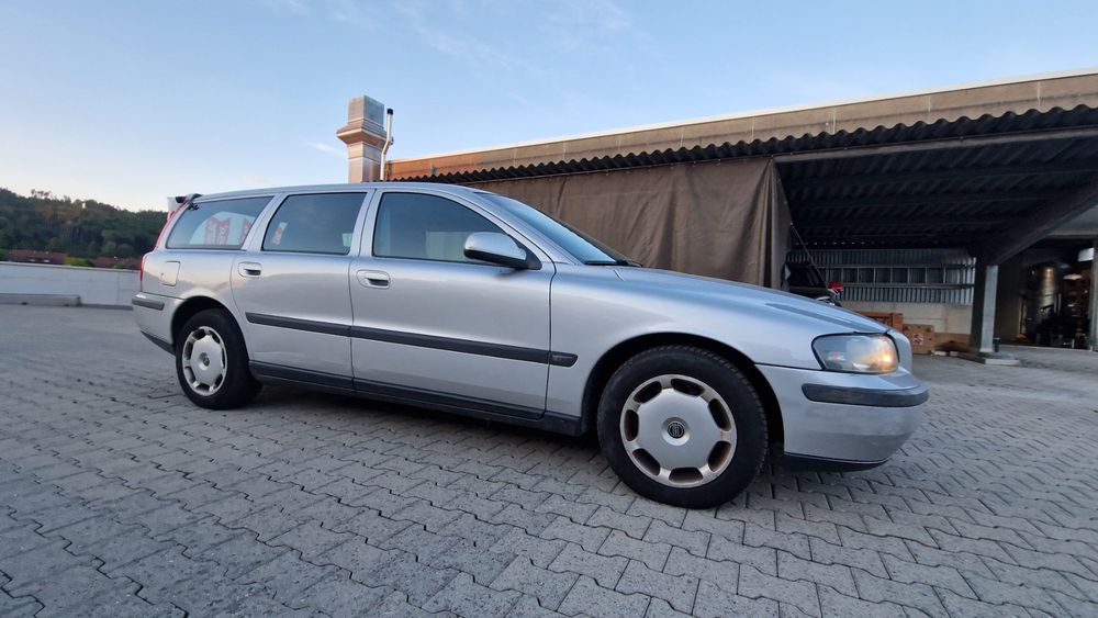 VOLVO V70 2.4 ab 1.- CHF