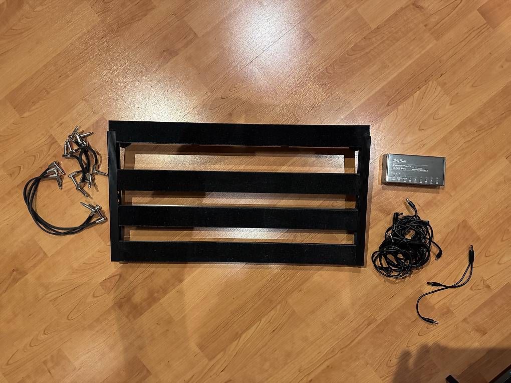 Musikinstrumente: Pedalboard avec accessoires  – Gebraucht aus Payerne von Eliona_11 2
