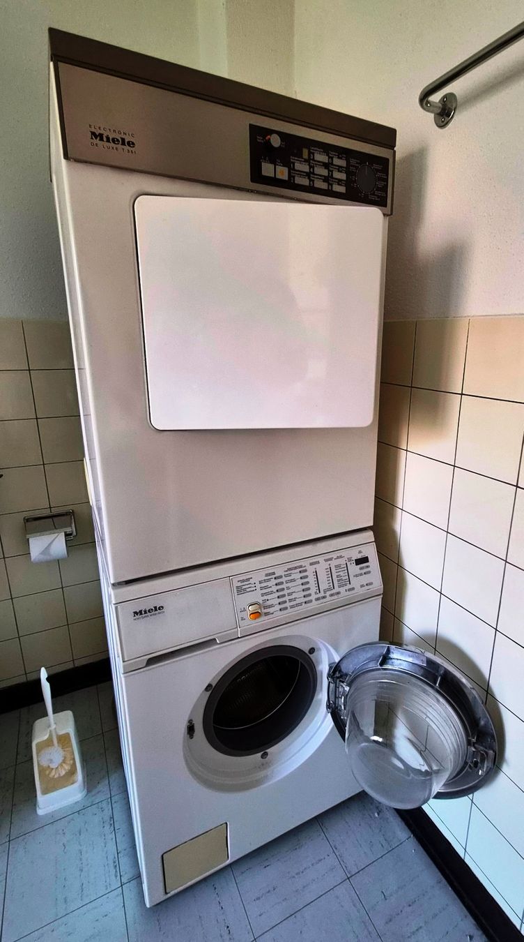 Miele Lavatrici: Miele Waschturm: Waschmaschine & Trockner – Usato da Zürich venduto da Primanoctis