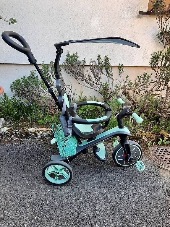 Véhicules pour enfants: Tricycle avec manche de conduite  – D'occasion à Neuchâtel par Bykarl_Neuchatel