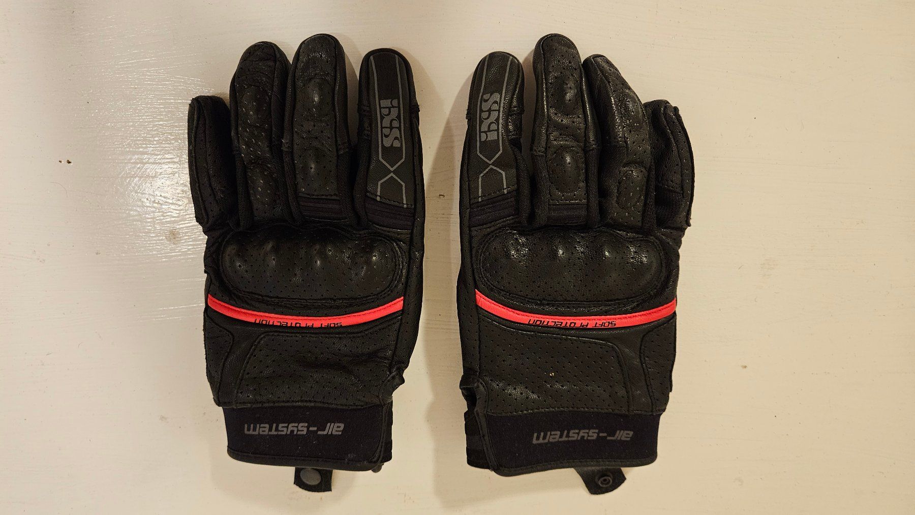 IXS Guanti & manicotti: IXS Motorrad-Handschuhe – Usato da Männedorf venduto da egl_nfg9