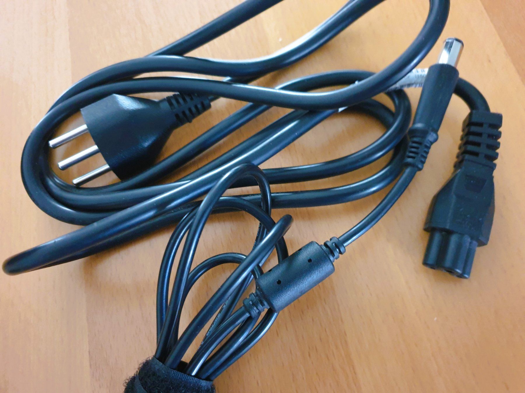 Dell Caricabatterie: ORIGINAL DELL ADAPTER 65W / DELL  LADEGERÄT 65W – Usato da Brüttisellen venduto da Nighttrain 4