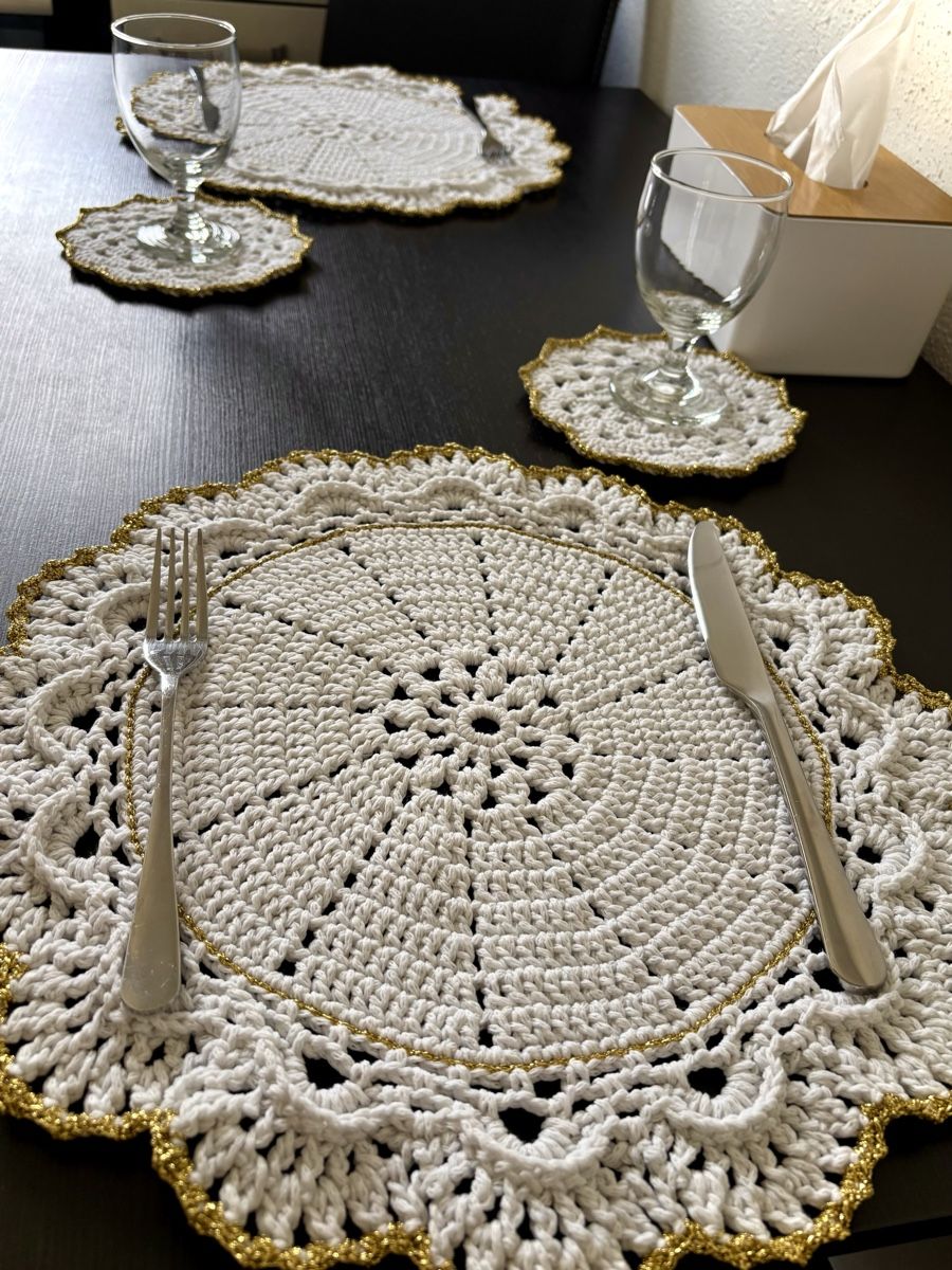 Set di tavolo e panche: Platzset/Tischunterlagen/Platzdeckchen/Häkeldecke – Nuovo (secondo la descrizione) da Grenchen venduto da mar_hhk8 4