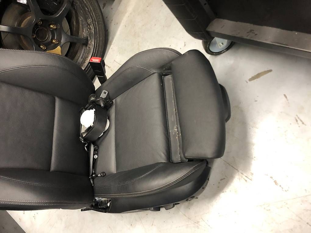 Tutti pezzi di ricambio auto: BMW 335xi E91 Beifahrersitz Leder schwarz – Usato da Horgen venduto da hurusuku51 1