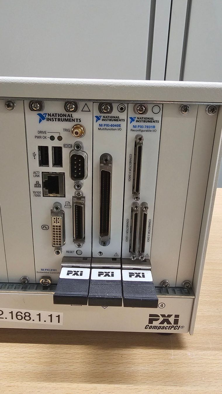 Componenti elettronici: NI PXI-1002 Chassis mit PXI-8101 Controller – Usato da Boniswil venduto da LakeSide_Boniswil 1