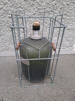 Militärglasflasche für Wundbenzin im Gatter, Neuwertig, leer