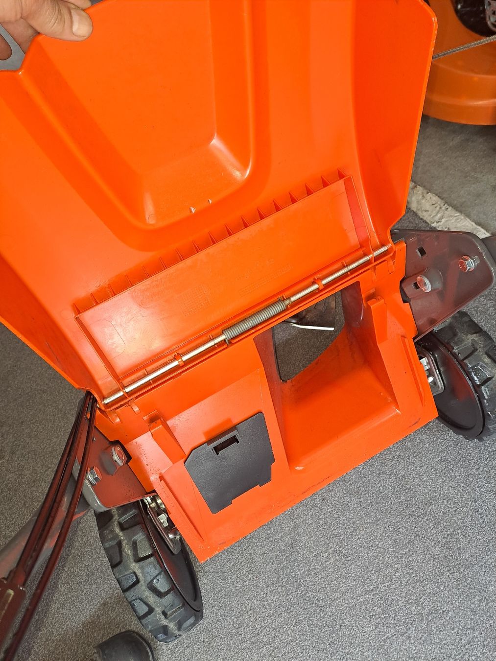 Husqvarna Tagliaerba: Husqvarna Rasenmäher 52cm Radantrieb – Usato da Bilten venduto da Zschweiz 3