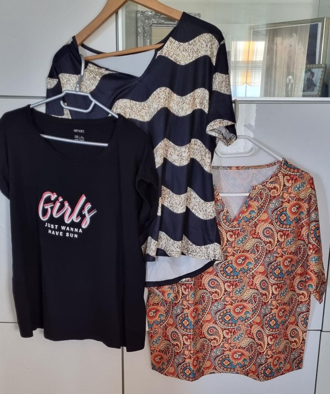 T-shirt: 3 T-shirts T46 (D) – Usato da Tolochenaz venduto da nieeva