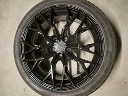 Stylische Concave Hybrid Felgen mit Reifen 245/40R19