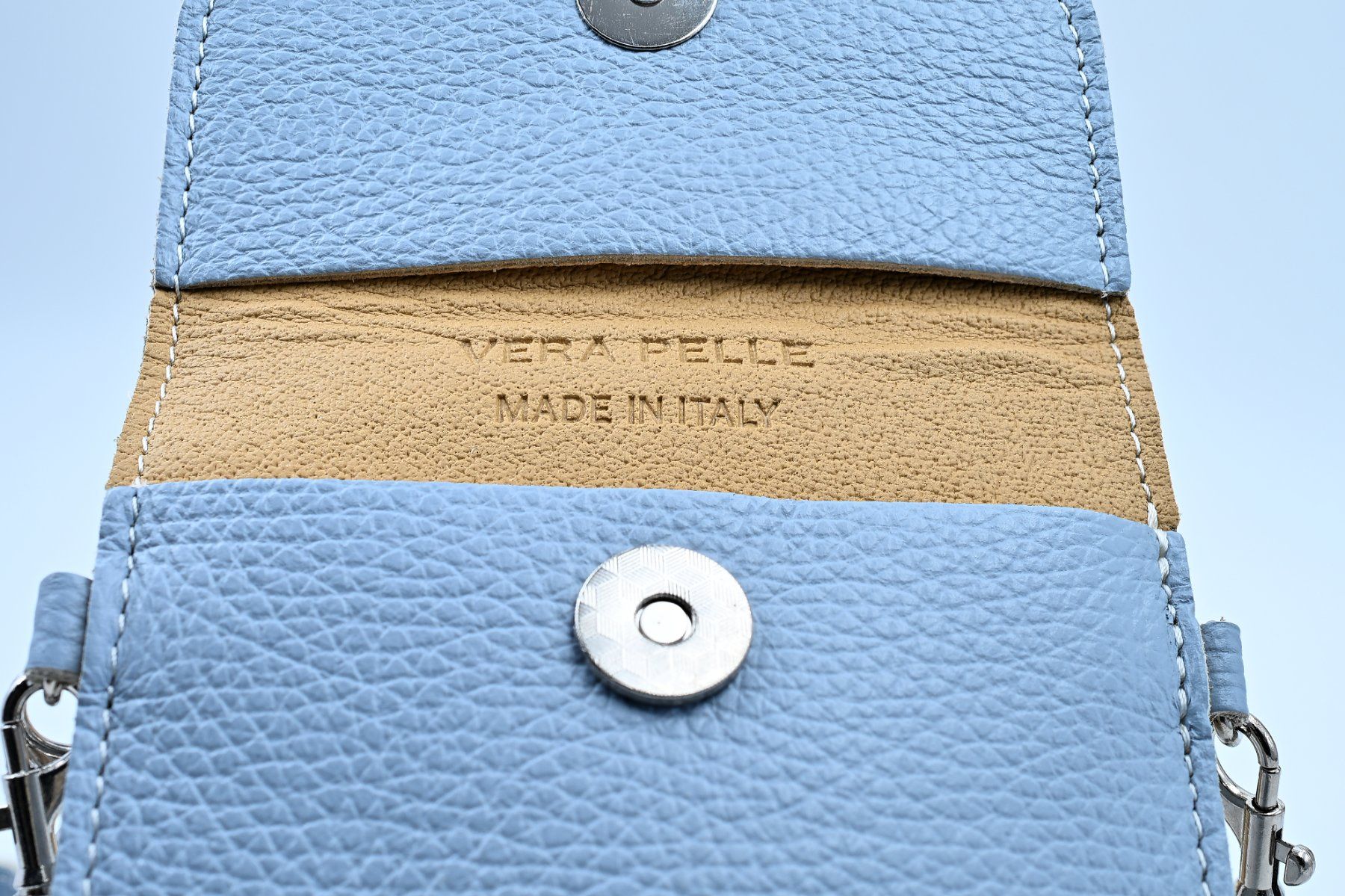 Borse da donna: Handytasche Leder hellblau Made in Italy neu – Nuovo (secondo la descrizione) da Dürnten venduto da puumies 1