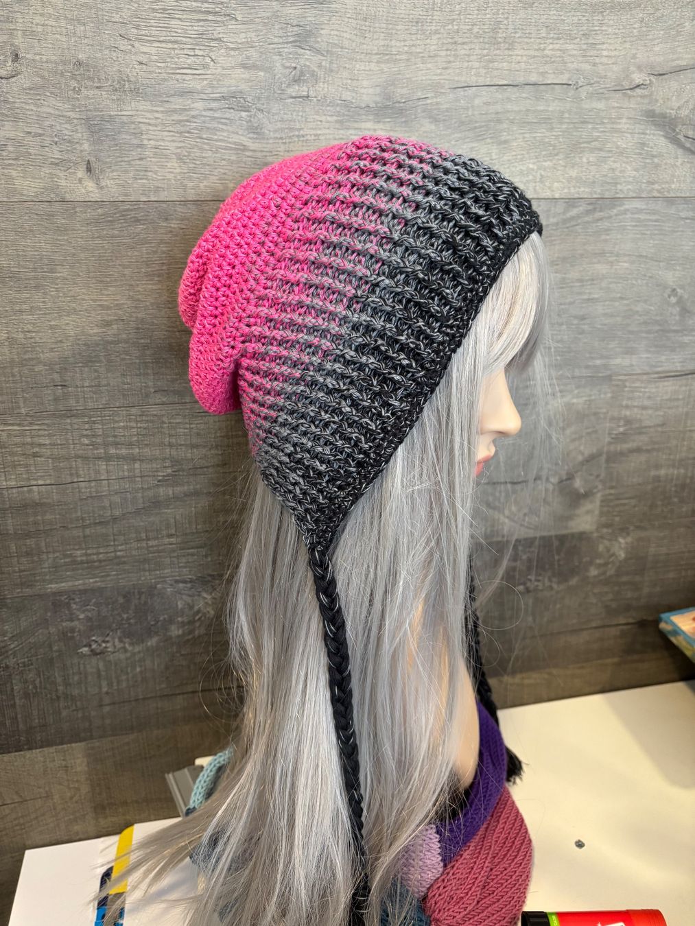 Copricapi, berretti & cappellini: Bonnet Beanie Handmade – Nuovo (secondo la descrizione) da St. Niklaus VS venduto da loumonrohandmade