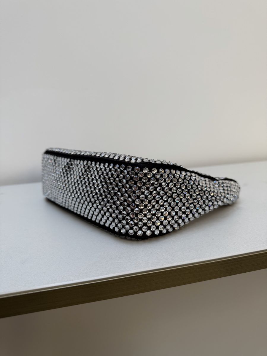 Prada Borse da donna: NEW Prada Re-Edition 2005 satin bag with crystals – Nuovo (secondo la descrizione) da Vacallo venduto da kellyyy 2