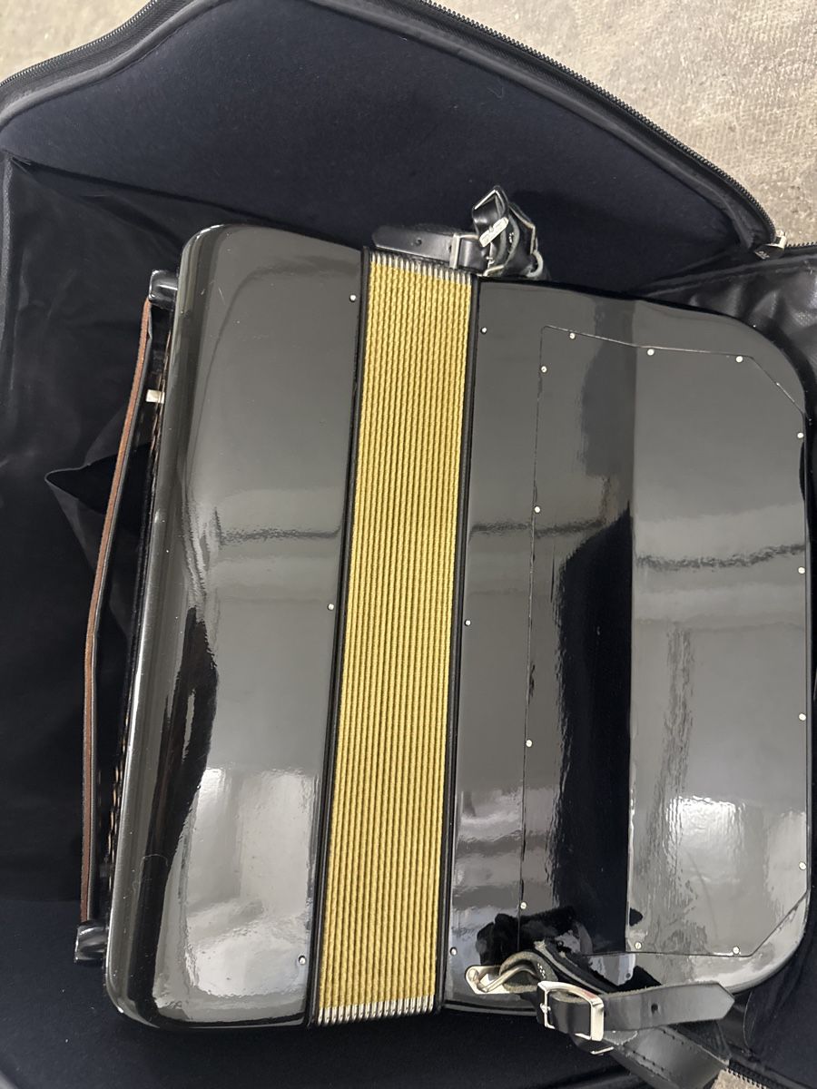 Hohner Strumenti musicali: Honer riviera 3 – Usato da Strengelbach venduto da HeidiHeidi09 3
